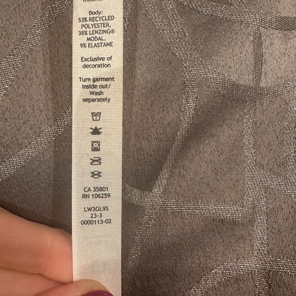 Lululemon sz 4 Top and sz 6 Bottom Grey Set/ softstreme - Picture 3 of 5